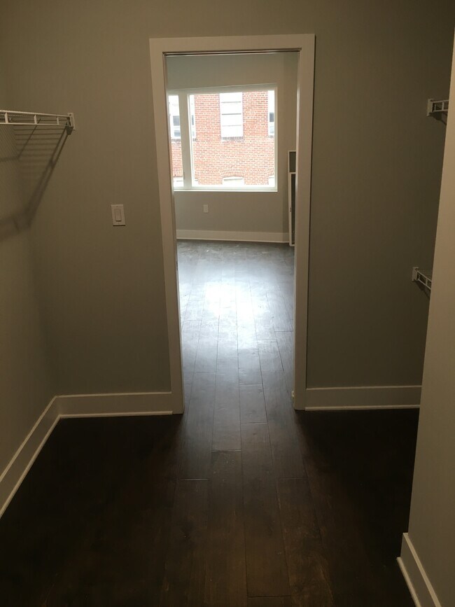 Building Photo - 1515 N Mascher St