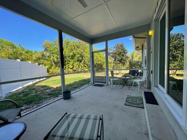 Building Photo - 8043 SE Highpoint Way