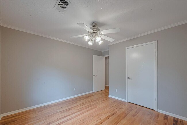 Building Photo - 927 Carlingford Ln