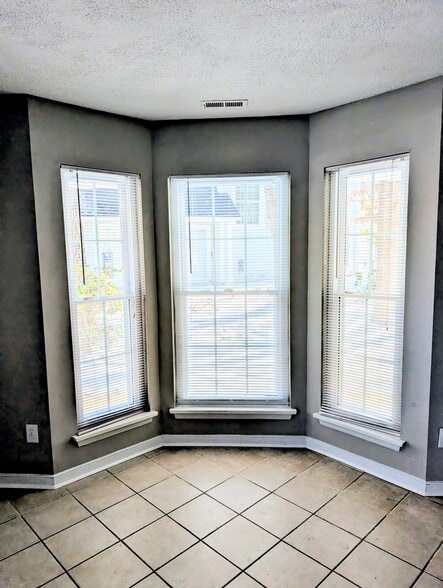 Building Photo - 10819 Smithers Ct