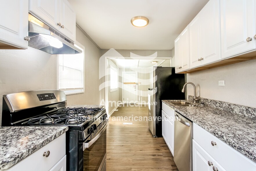 Building Photo - 1648 Iowa St