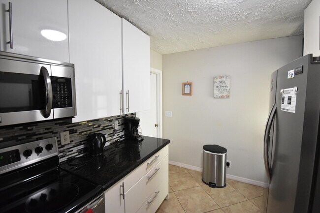 Building Photo - 9426 Southampton Pl