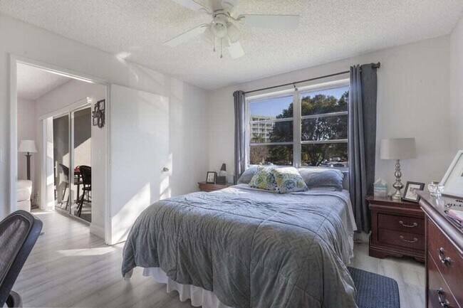 Building Photo - 2230 N Cypress Bend Dr