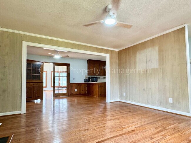 Building Photo - 307 Abbey Ln