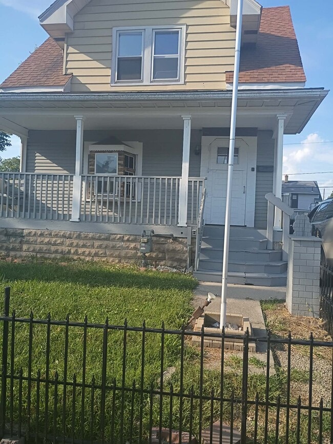 Building Photo - 1519 Vinal St