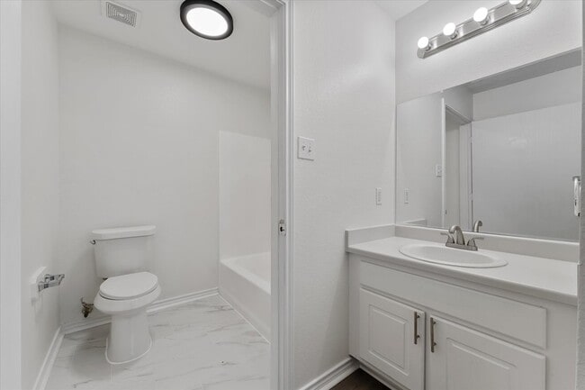 Building Photo - 11419 Roandale Dr