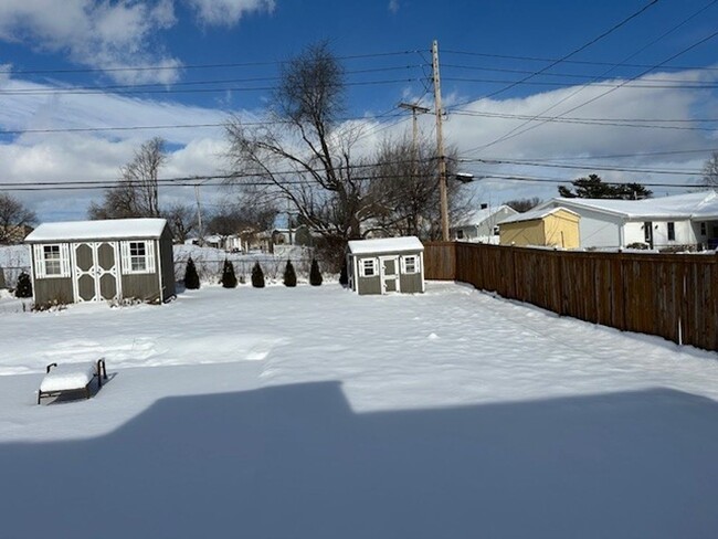 Building Photo - Welcome to this cape-cod style 3-bedroom, ...