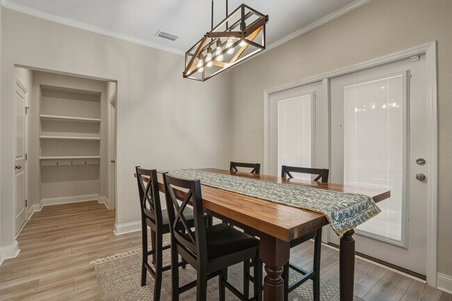 Building Photo - Beautiful Home