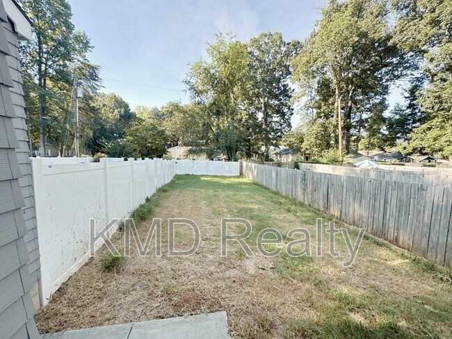 Building Photo - 807 McArthur Ave