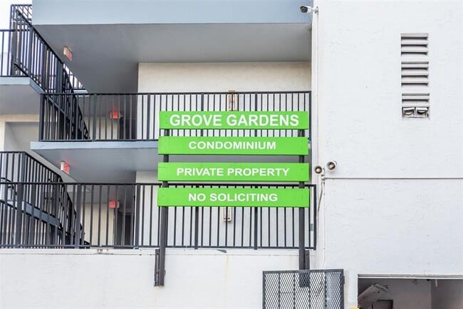 Building Photo - 2465 SW 18th Ave