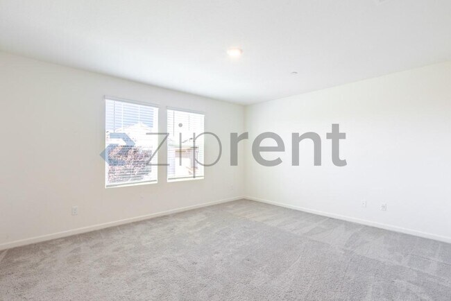 Building Photo - Unit