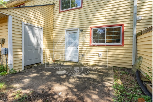 Building Photo - 1330 Kennesaw Trace Ct