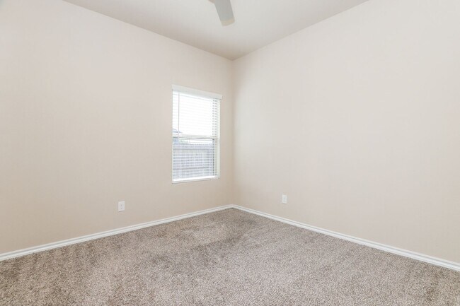 Building Photo - First time rental! 3 bedroom 2 bathroom- Less than 10 miles from Randolph AFB!