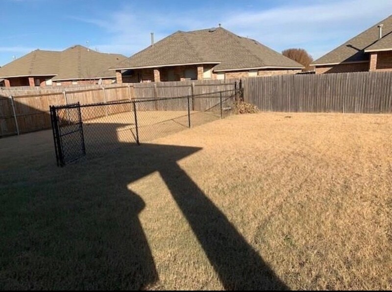 Building Photo - 611 W Shadow Ridge Way