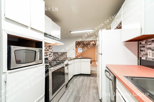 Building Photo - 4008 Country Ln NW