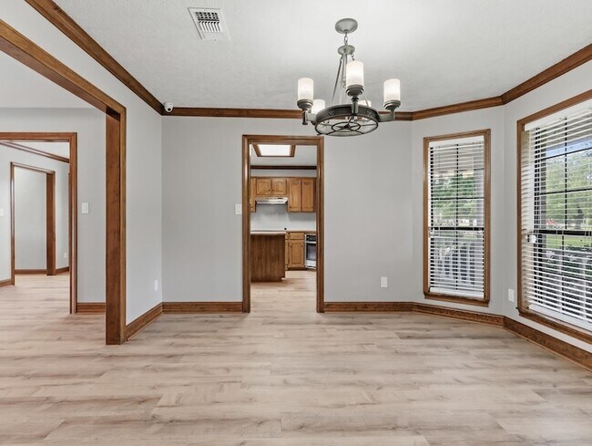 Building Photo - 6970 Ellen Ln