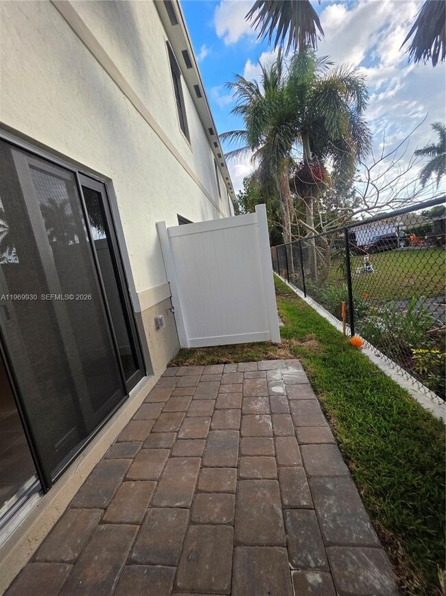 Building Photo - 1114 SW 9th Ave