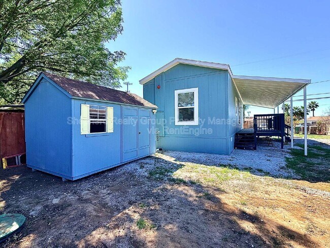 Building Photo - 15914 Dauchy Ave