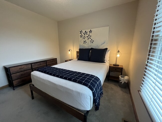 Building Photo - 49 Bay Springs Ct