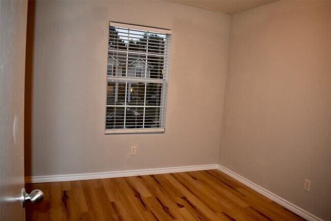 Building Photo - 410 Laurel Sage Dr