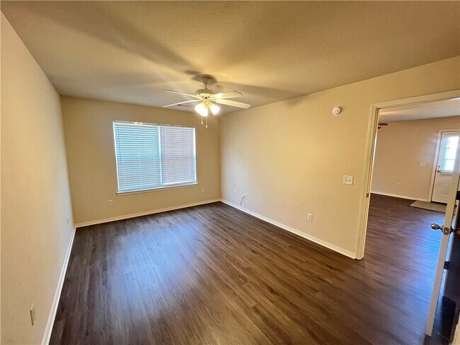 Building Photo - 555 Cascade Cir
