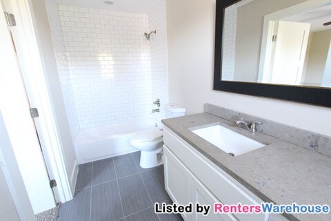 Building Photo - 1206 Deloney St