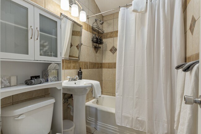 Building Photo - 4911 S Cincinnati Ave