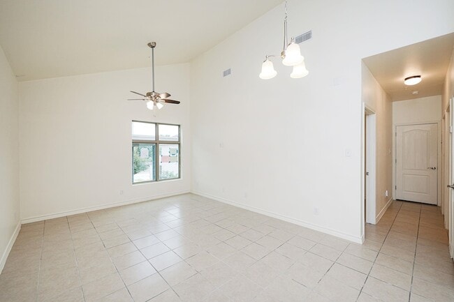 Building Photo - 1511 Don Camilo Blvd