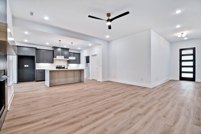 Building Photo - 5 Bayhill Ln