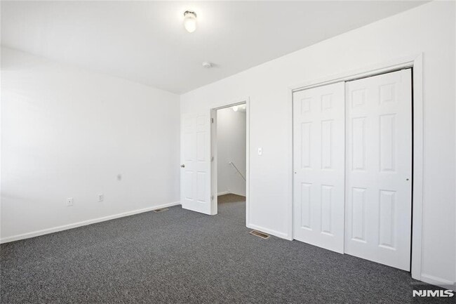 Building Photo - 44 1/2 3rd Street Unit 2