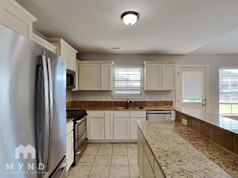 Building Photo - 460 Torino Pl