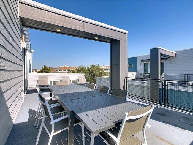 Building Photo - 7740 Sandy Ridge Dr