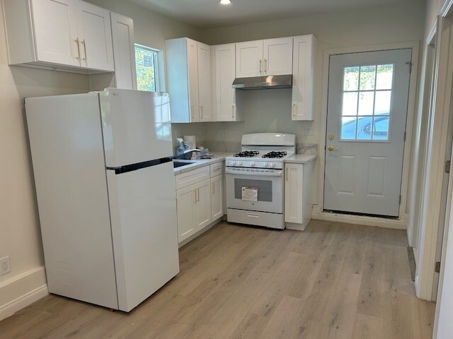 Building Photo - 8054 Cedros Ave