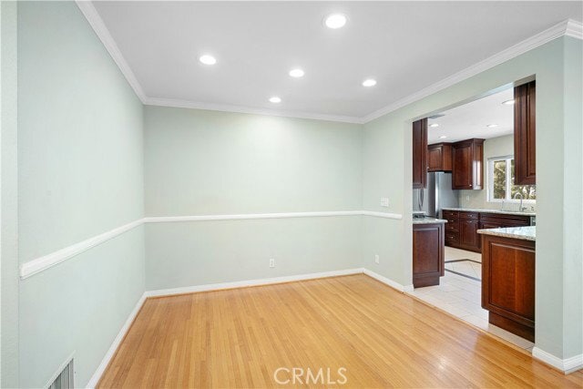 Building Photo - 841 Irving Dr