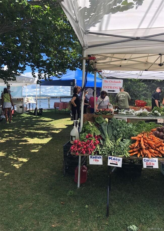 Building Photo - 2 W Lawrence Park Dr