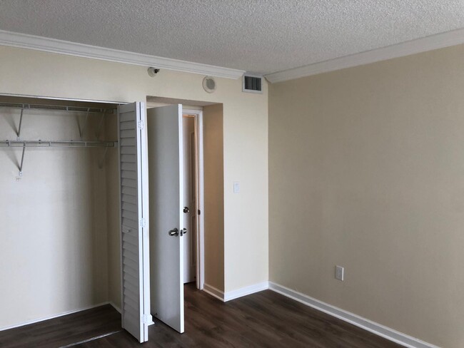 Building Photo - 20505 E Country Club Dr