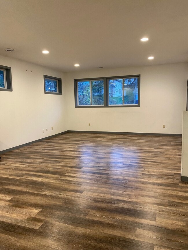 Building Photo - 211 Belvidere St E