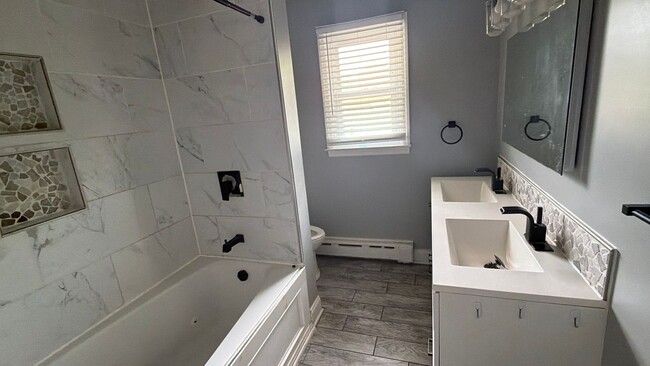 Building Photo - Move-In Ready 3-Bed, 2.5-Bath Home with a Beautiful Big Yard in Peaceful Jackson, NJ