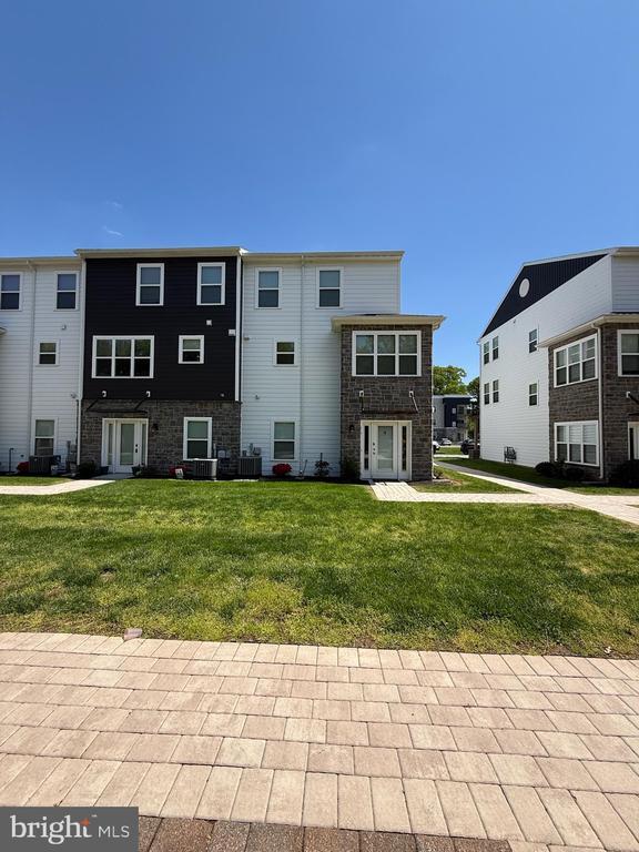 Building Photo - 121 High Pointe Dr