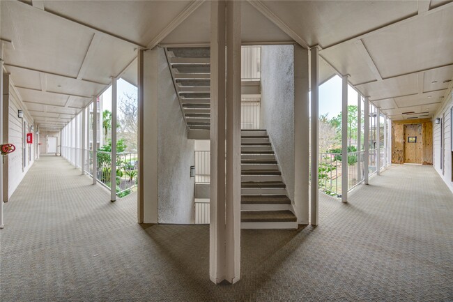 Building Photo - 401 Lakeside Ln