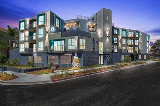 Building Photo - kit692