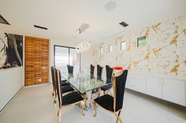 Building Photo - 25879 Chalmers Pl