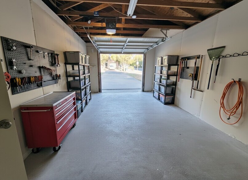 Building Photo - 920 Sirocco Dr