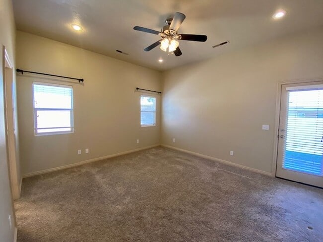 Building Photo - 394 N 2720 E