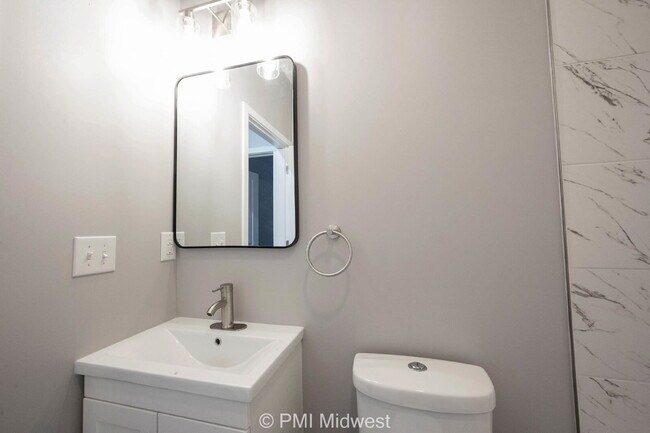 Building Photo - "Charming 3-Bedroom Duplex with 2 Full Baths in Prime Indianapolis Location!"
