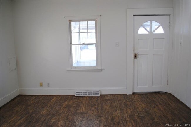 Building Photo - 38 Mohican Rd