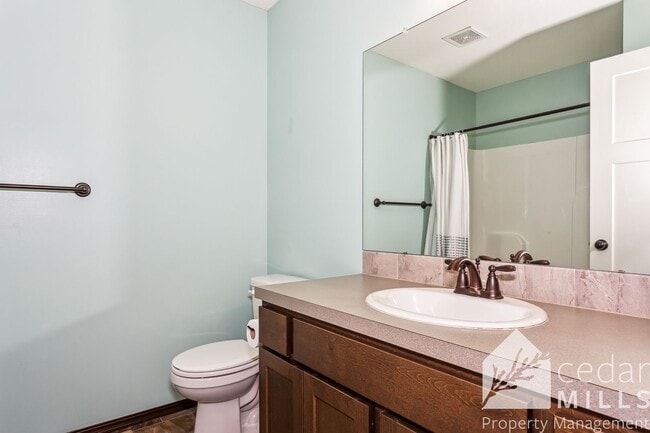 Building Photo - 5 Bedroom in Derby