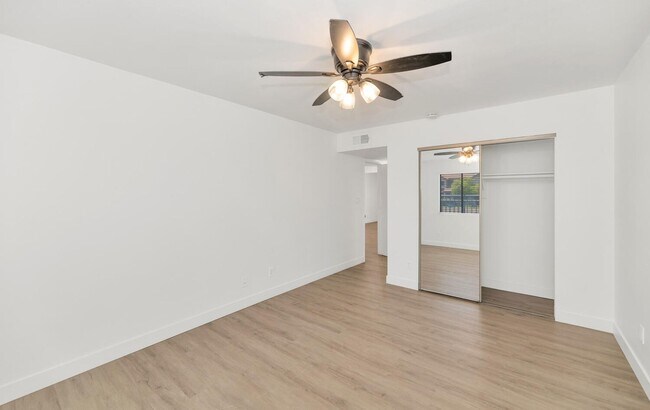 Building Photo - 1221 N 85th Pl