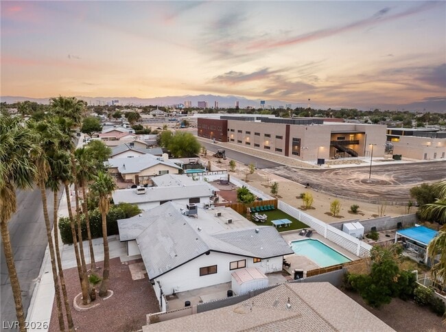 Building Photo - 3992 Chinchilla Ave