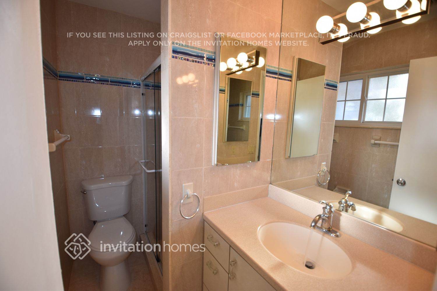 Building Photo - 1231 Essex Dr